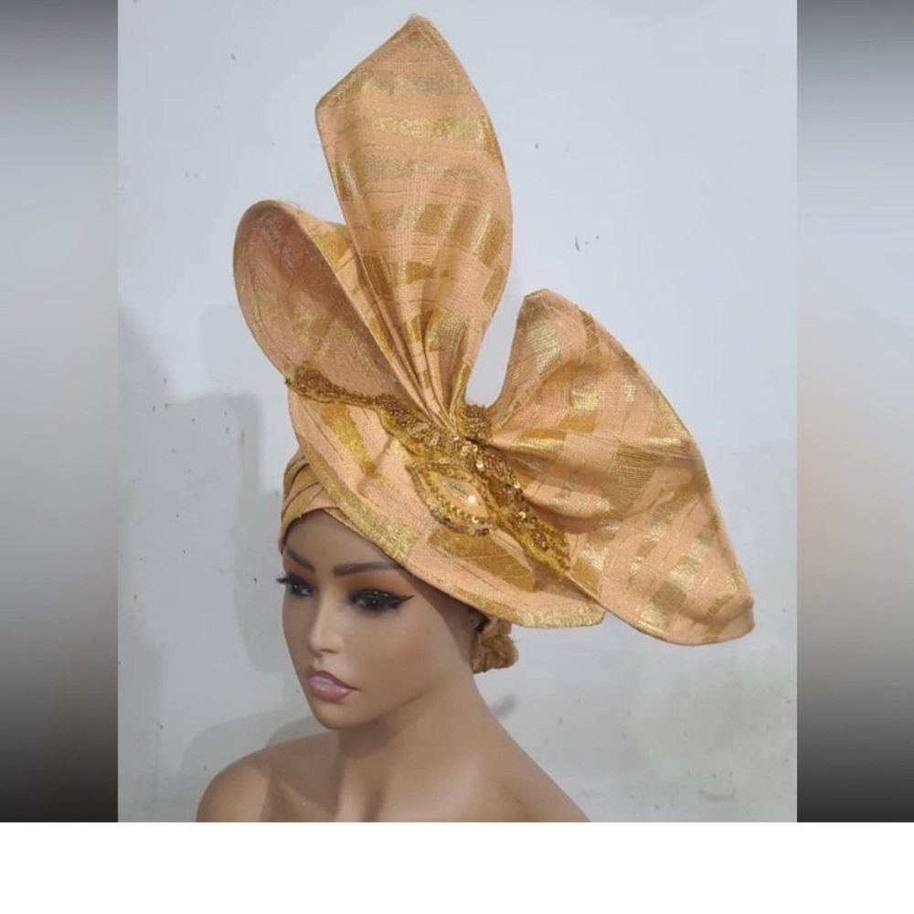 Elegant Peach Gold Headwrap

GEL 1 O326
